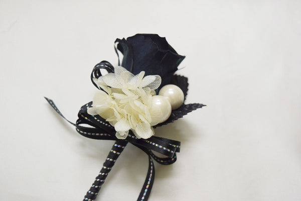 Boutonniere (B18) - Black & White